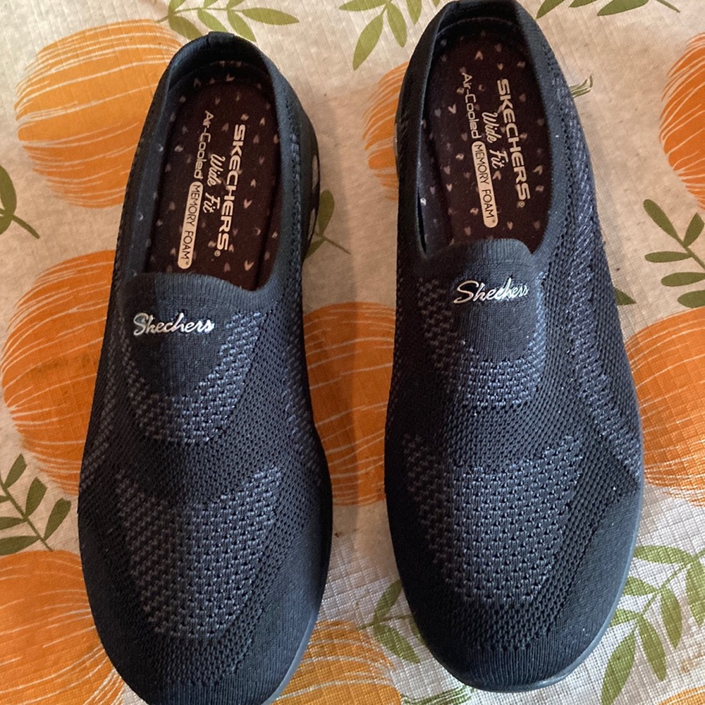 Sketchers wide fit air cooled memory foam